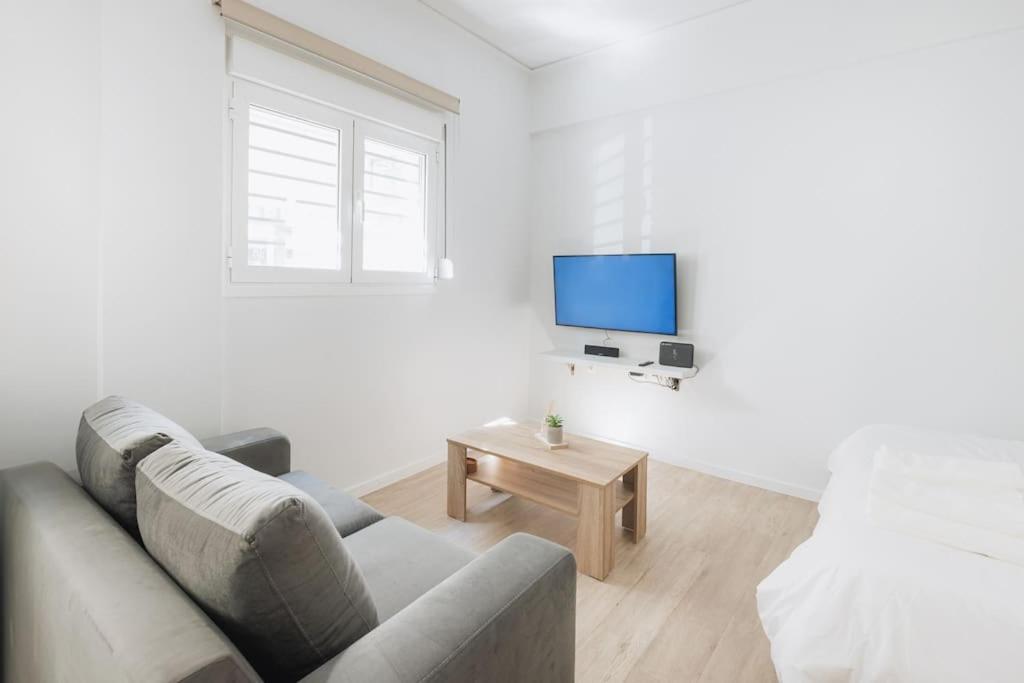 Modern Ground Floor Getaway Apartment Athen