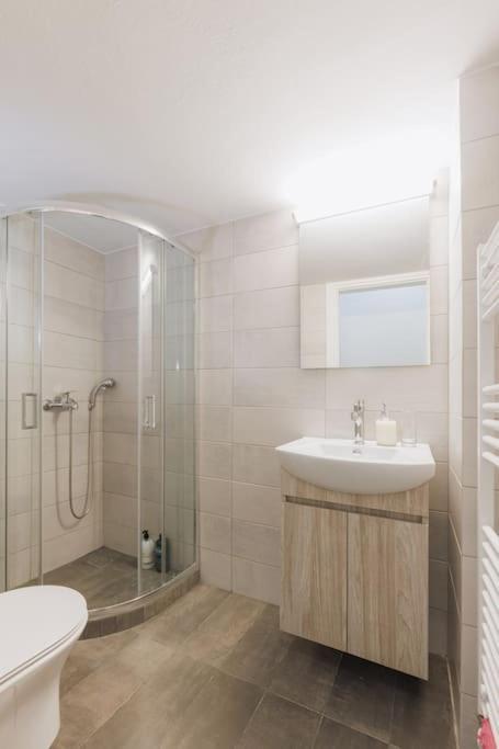 Modern Ground Floor Getaway * Athen
