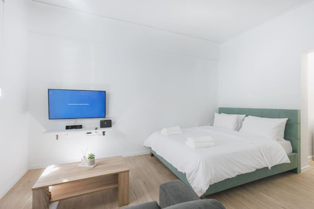 Modern Ground Floor Getaway Apartment Athen