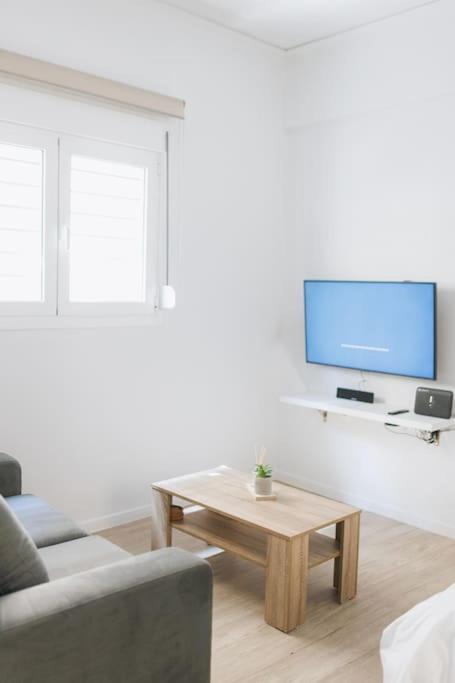 Modern Ground Floor Getaway Apartment Athen